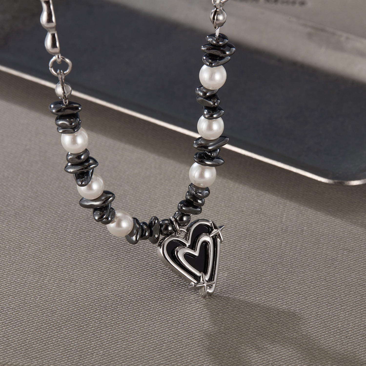 Wholesale  Titanium Steel Necklace  Light Luxury Pearl Love Clavicle Chain