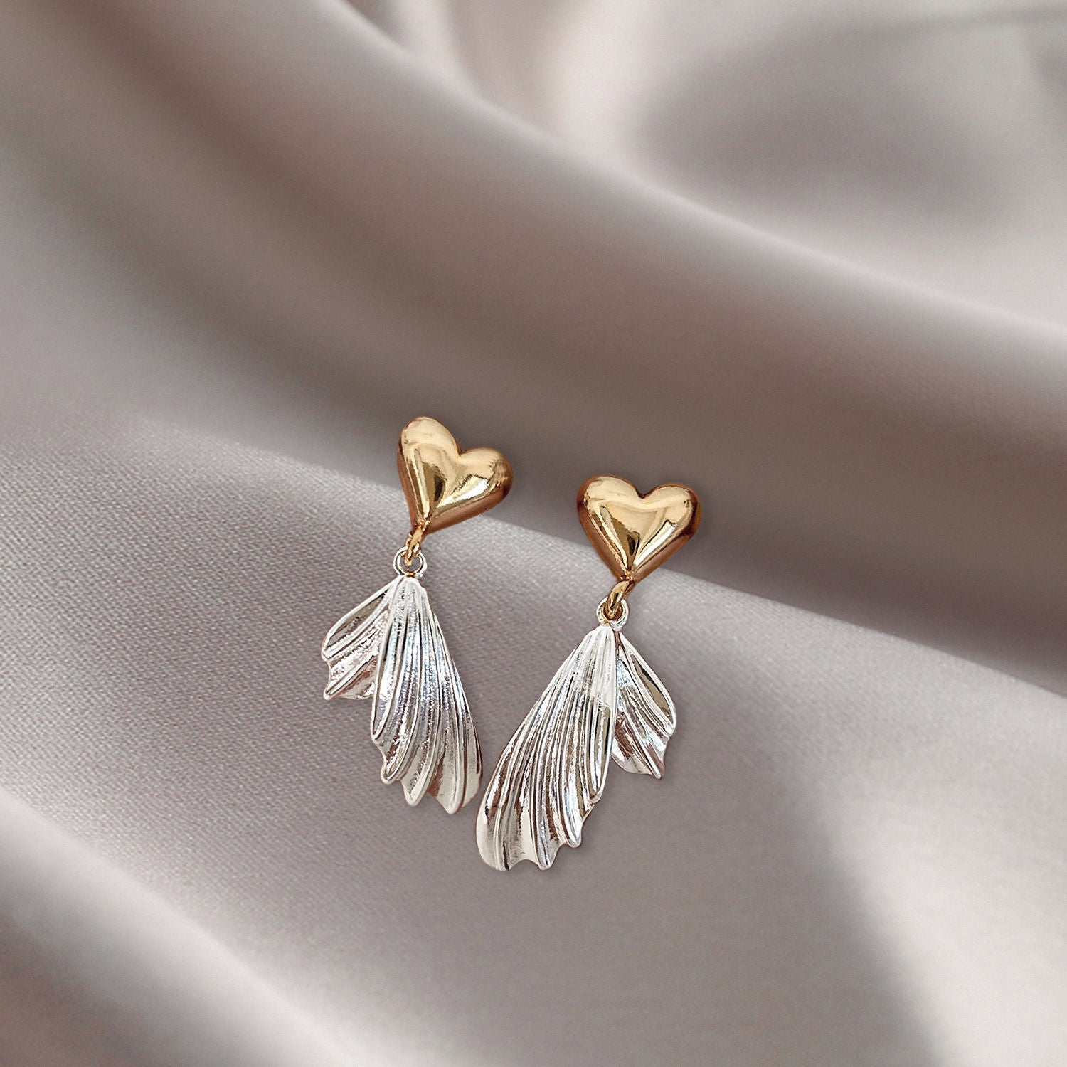 Wholesale European and American Light Luxury Shell Flower Earrings 925 Silver Needle High-grade Earrings Ins Niche Design Elegant Retro Earrings