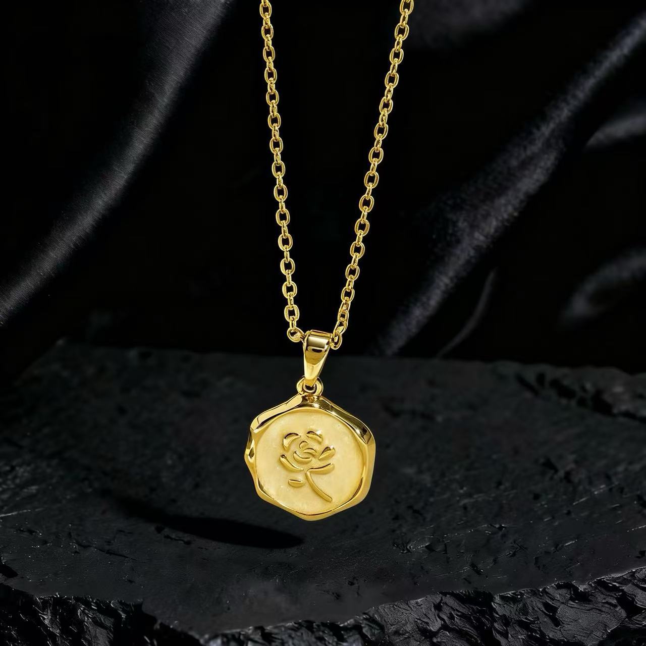 Wholesale Gold Plated Copper Zircon Sunflower Necklace Layering Jewelry For Women Trendy Party Fashion Accessory Everyday Wear Boutique Resale