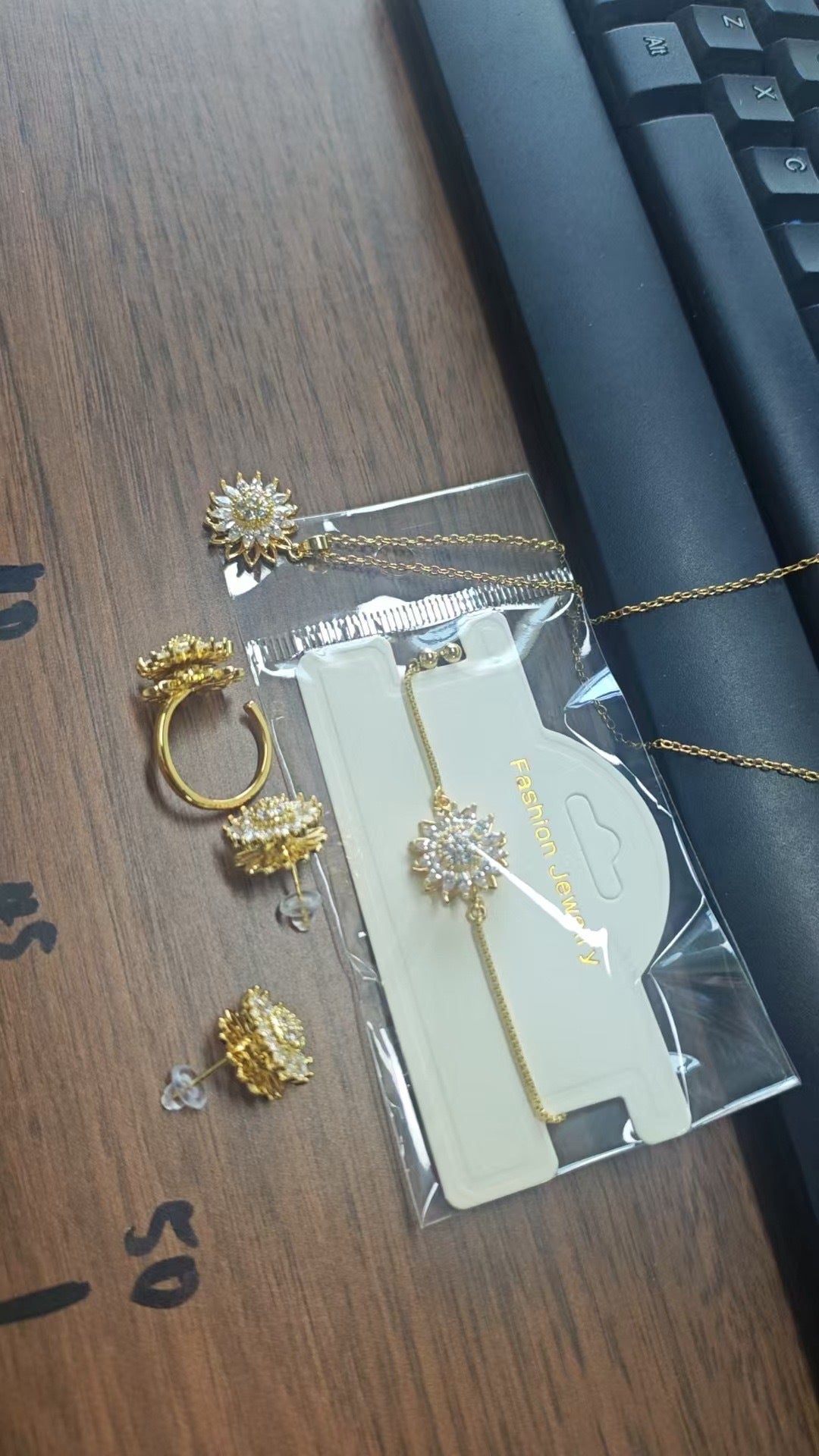 Wholesale Necklace  Diamond-encrusted Sunflower  Ring Rotatable Clavicle Chain Jewelry