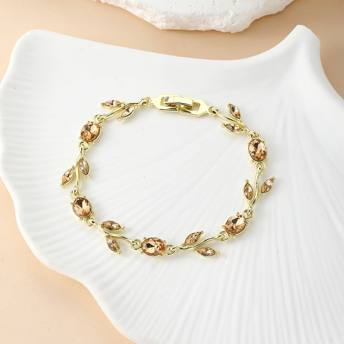 Wholesale Trendy Floral Leaf Bracelet - Zinc Alloy Fashion Accessory for Couples