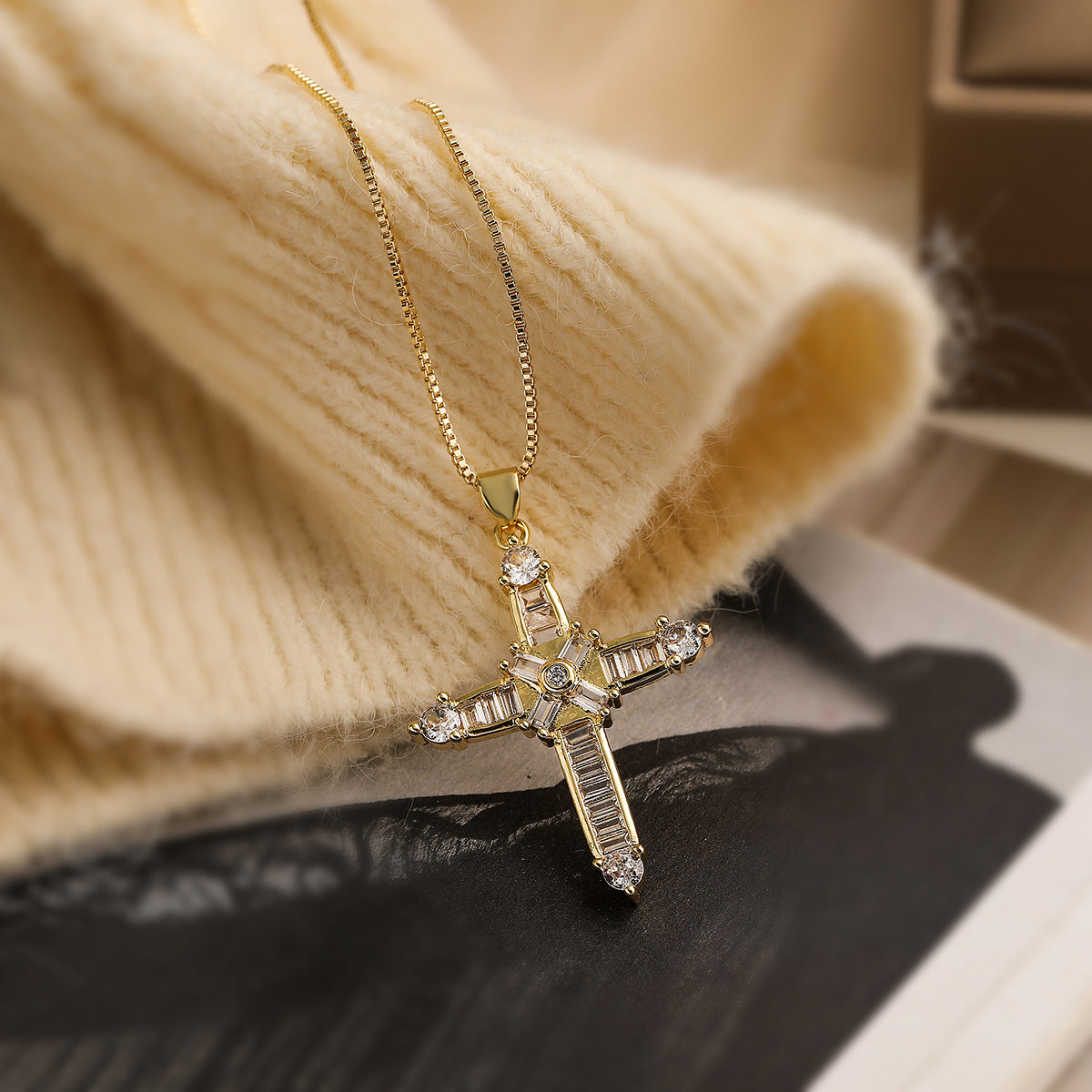 Wholesale Simple Copper Plated 18K Gold Zircon Cross Pendant Necklace ACC-NE-AoGu006