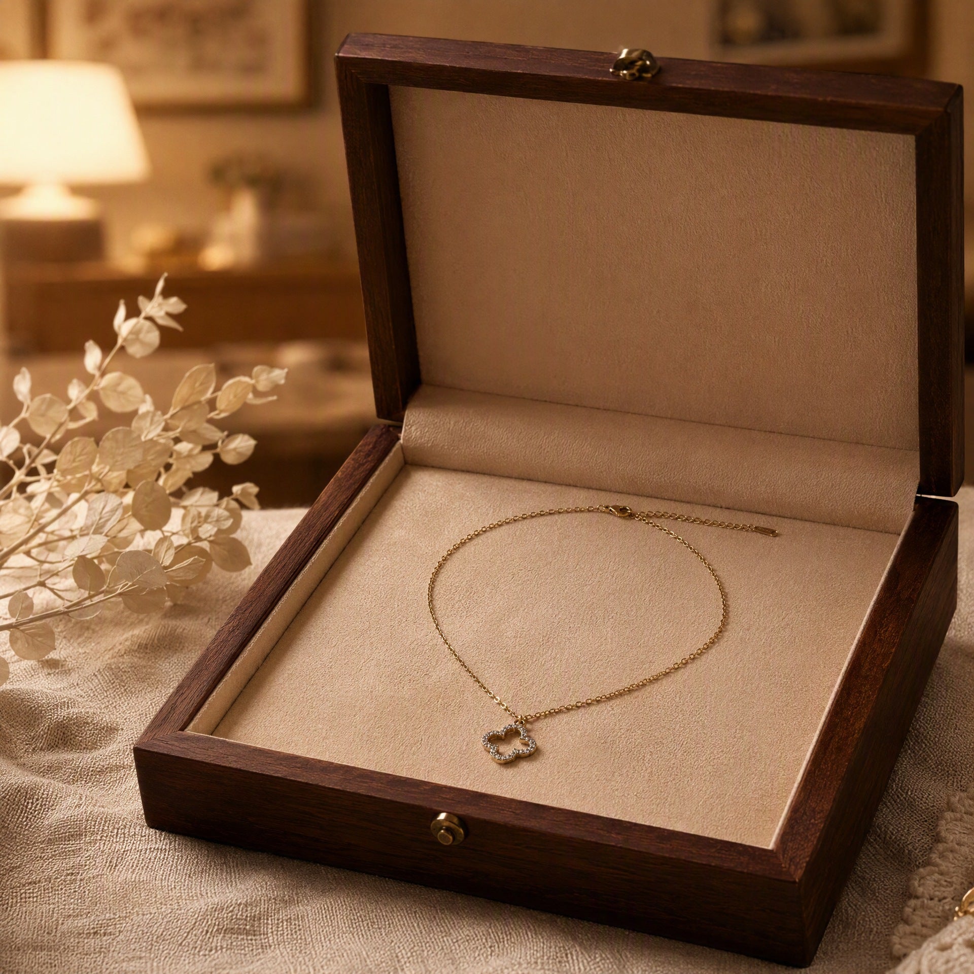 Wholesale Elegant Four Leaf Clover Rhinestone Collarbone Necklace For Women Stylish Fashion Accessory Boutique Gift