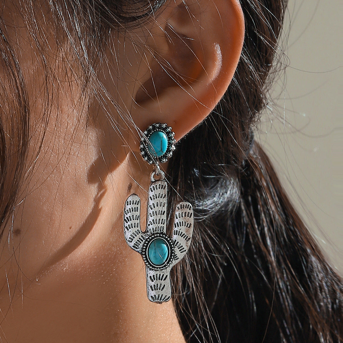 Wholesale Alloy Electroplated Retro Cactus Turquoise Earrings Ladies Jewelry Accessory