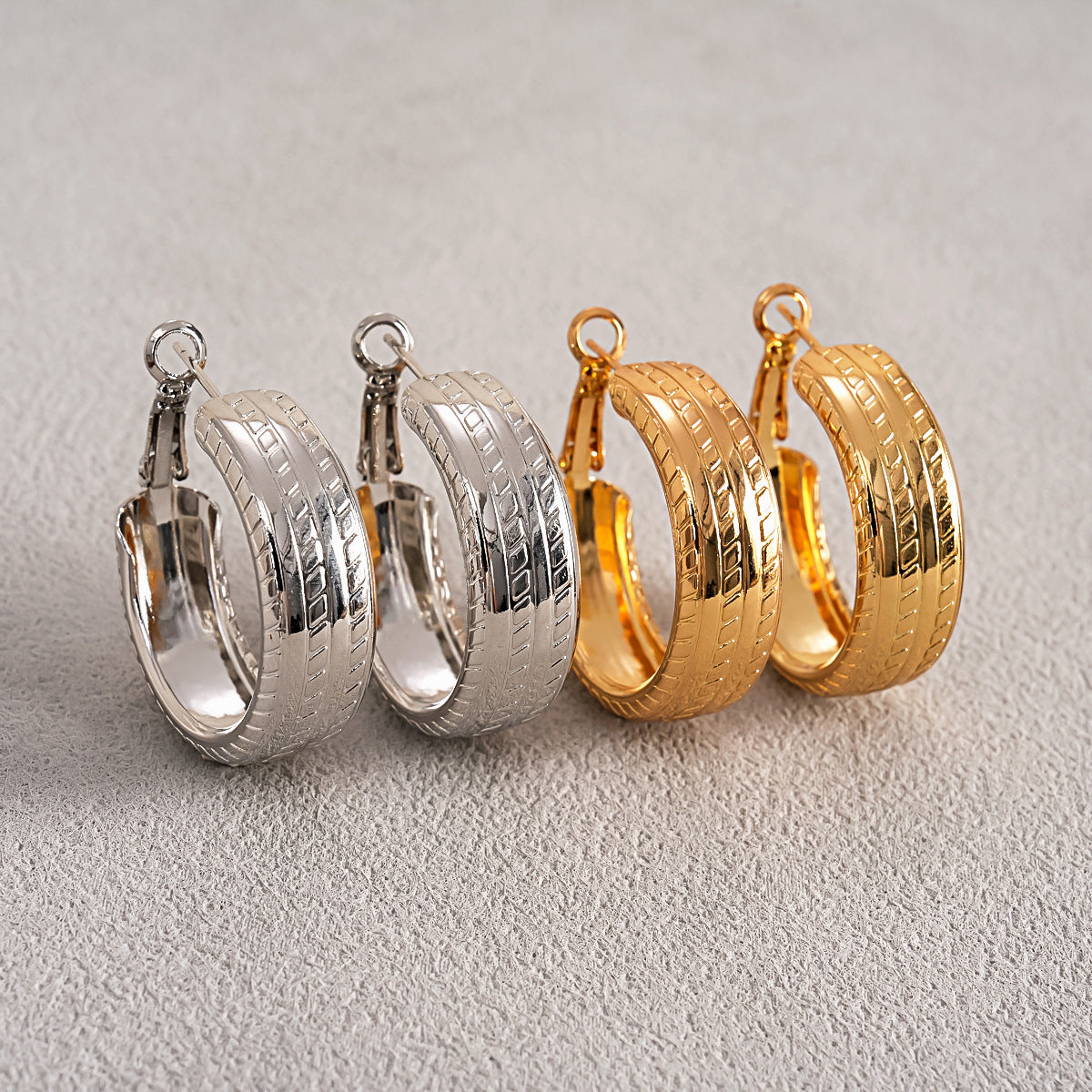 Wholesale Geometric Metal Earrings For Women Silver Pin Gold Fold Wrinkle Design Fashion Jewelry Accessory For Party Gift Boutique Resale