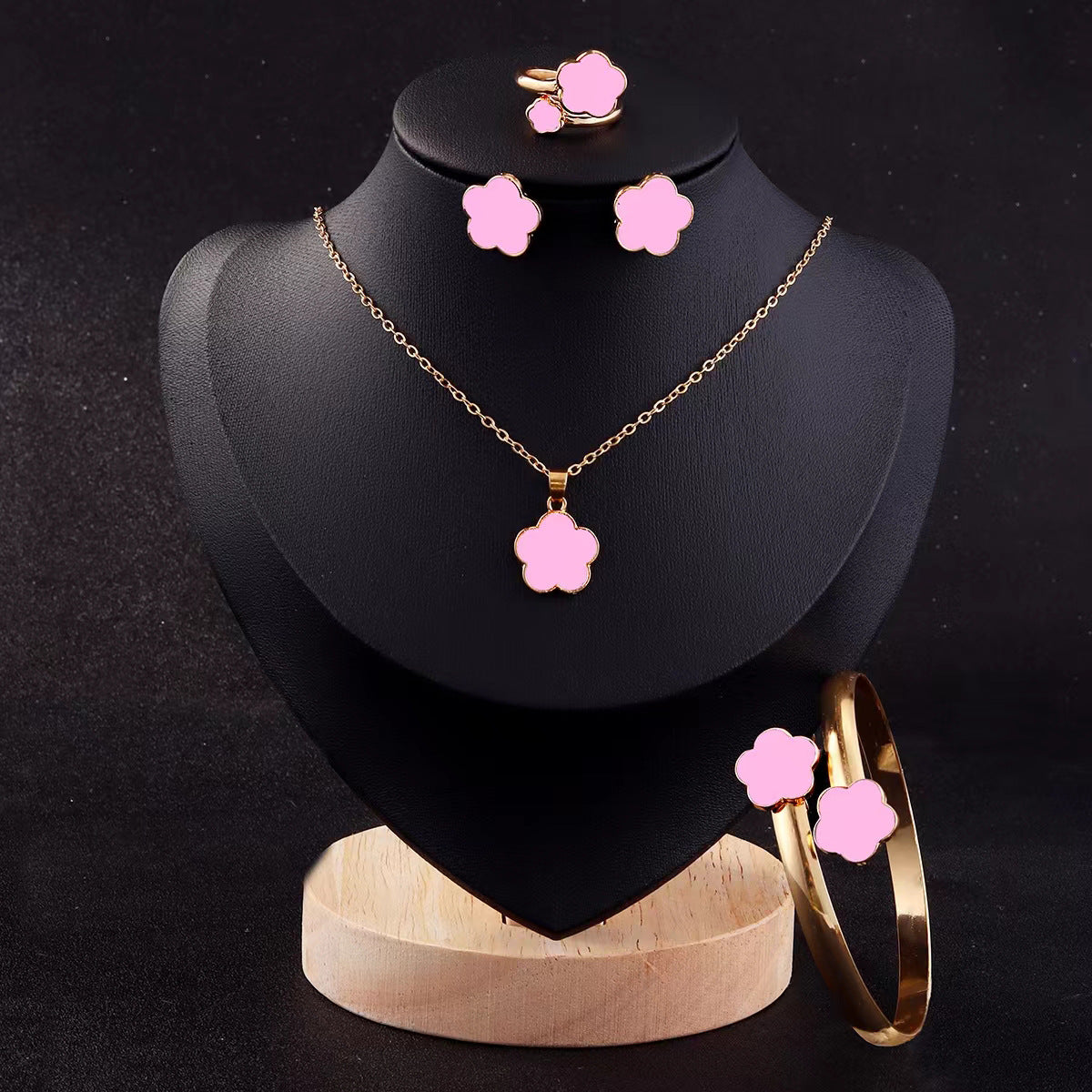 Wholesale Lucky Clover Pendant Multicolor Necklace Four-piece Set ACC-NE-ErJJ004