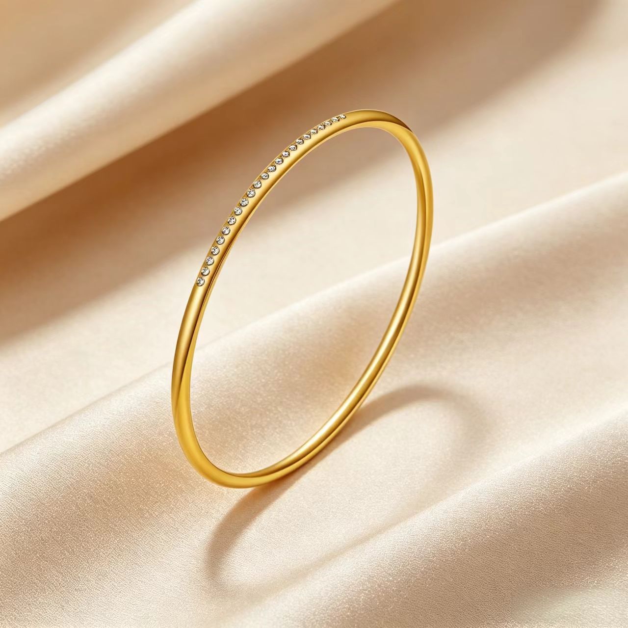 Wholesale Modern Minimalist Round Rhinestone Gold Plated Stainless Steel Bracelet