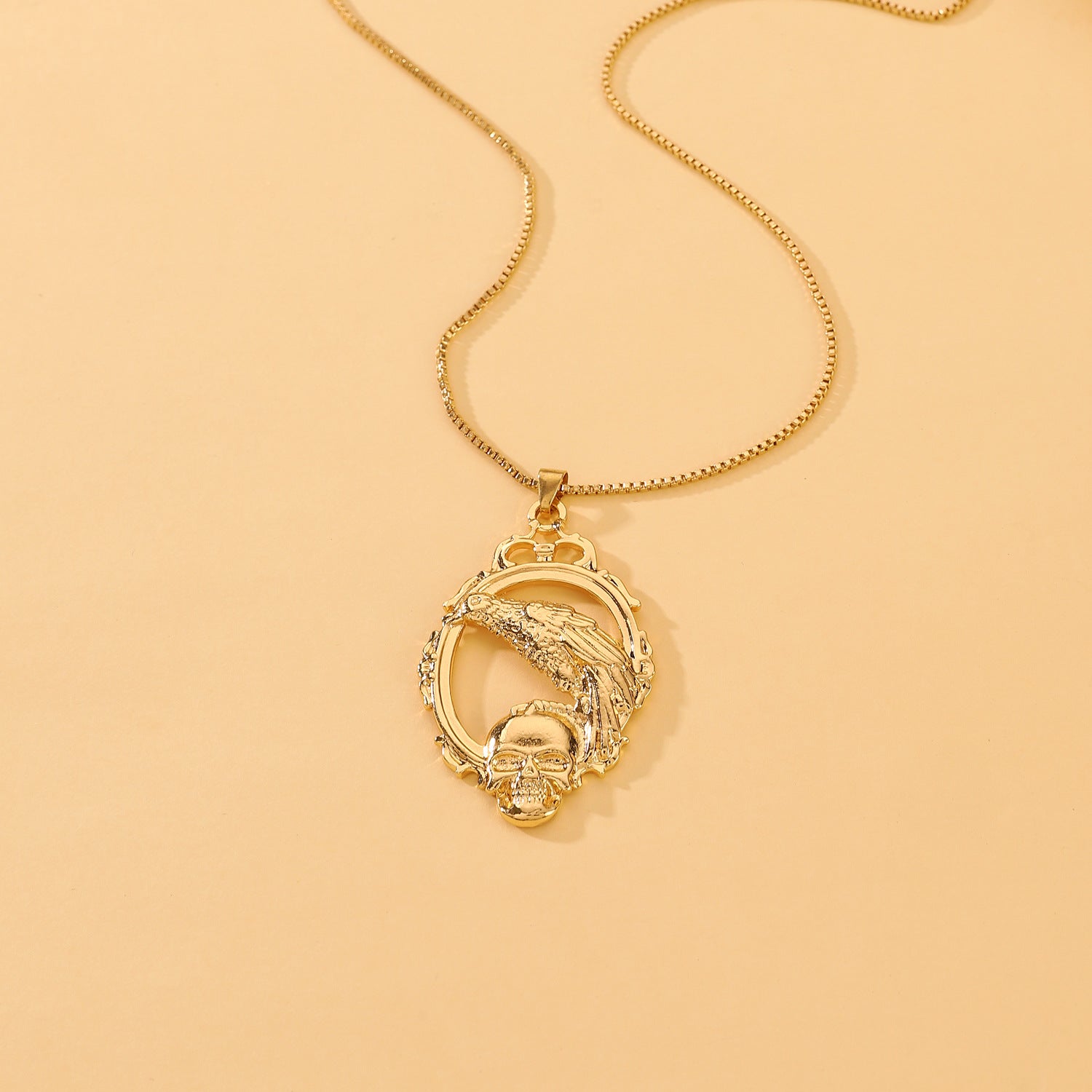 Wholesale Gothic Crow Skull Pendant Necklace Electroplated Alloy Layering Jewelry Boutique Accessory