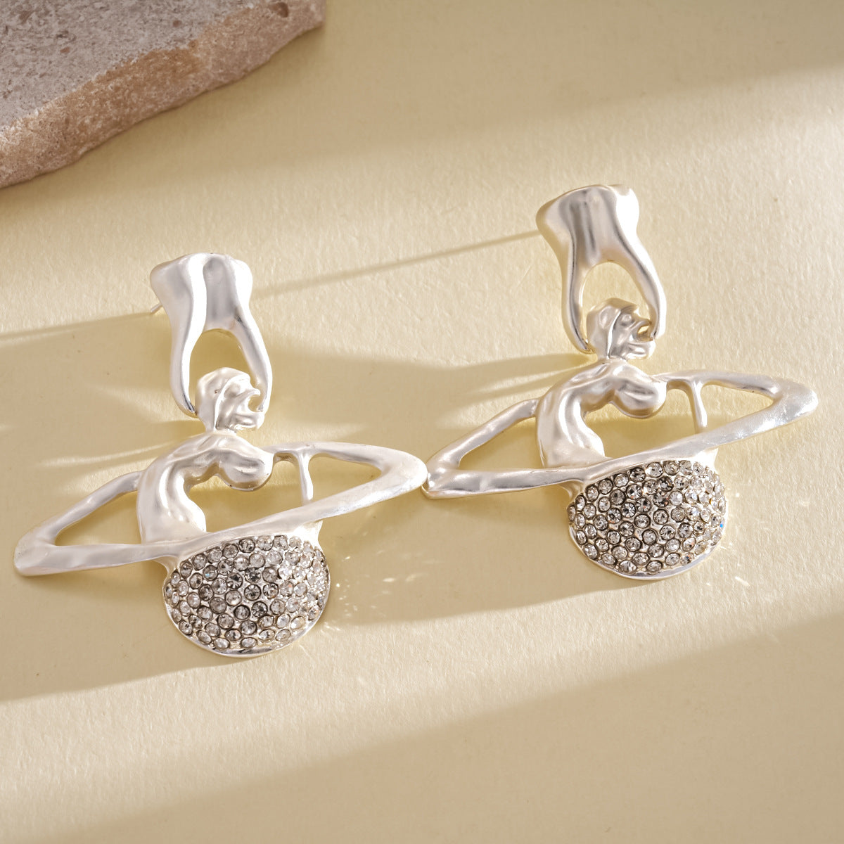 Wholesale Trendy Saturn Star Stud Earrings,  Rhinestone Inlaid Alloy Pierced Earrings for Women,  Fashion Jewelry Gift