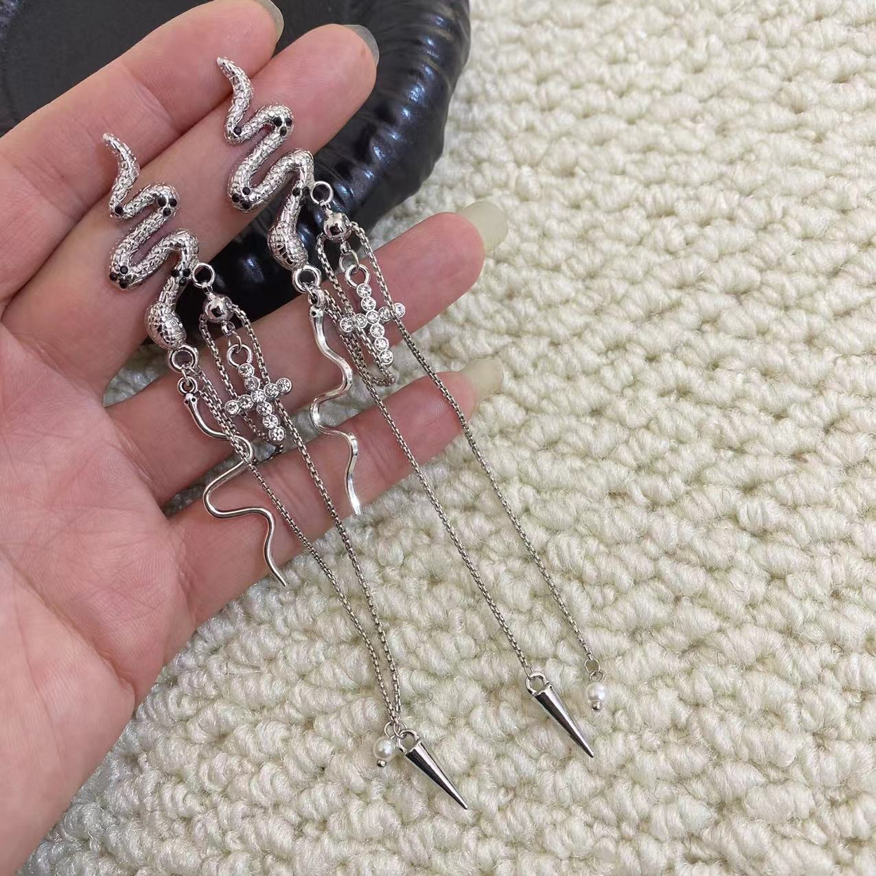 Wholesale Exaggerated Punk Style Snake Tassel Long Elegant Earrings