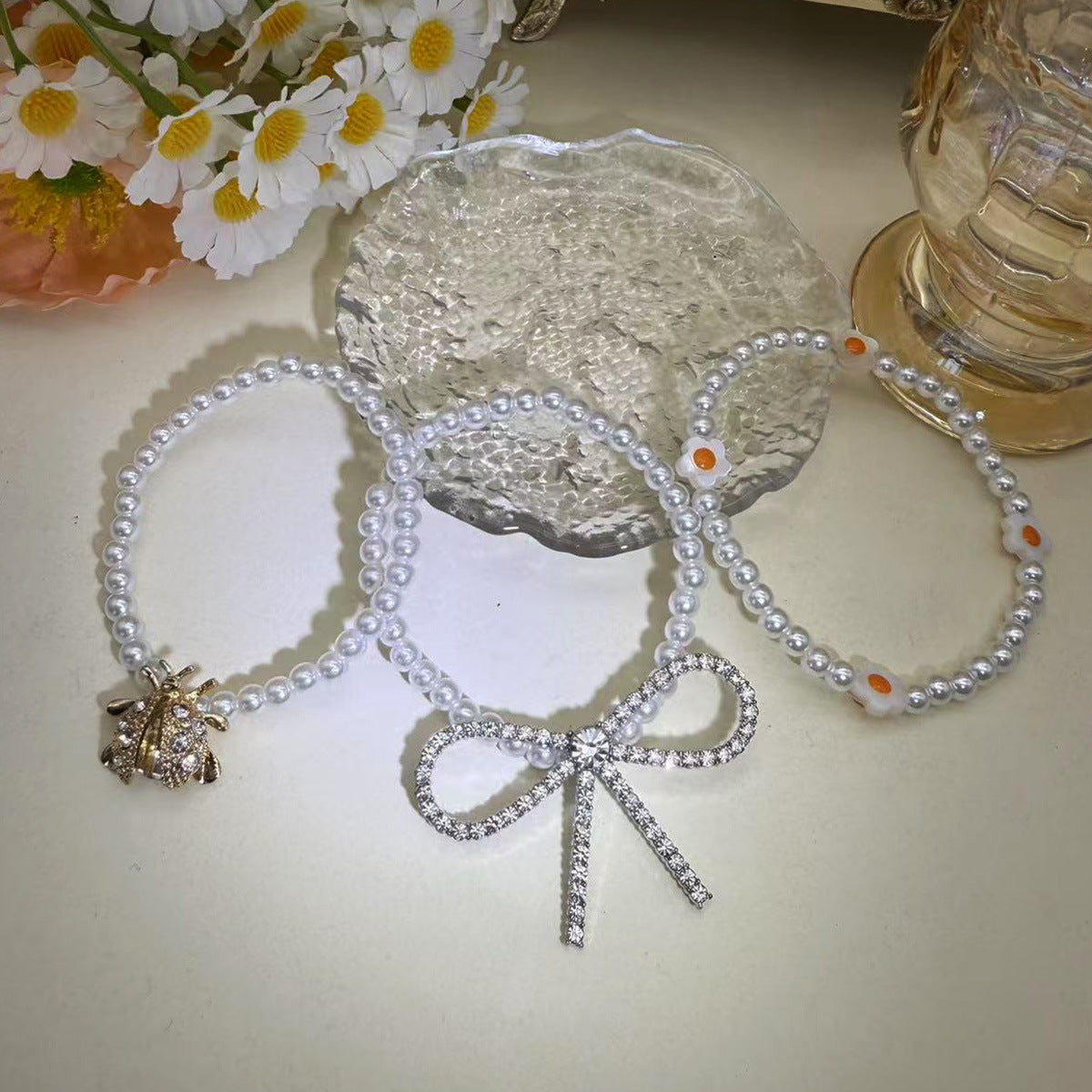 Bracciale con ciondolo ape con strass all'ingrosso