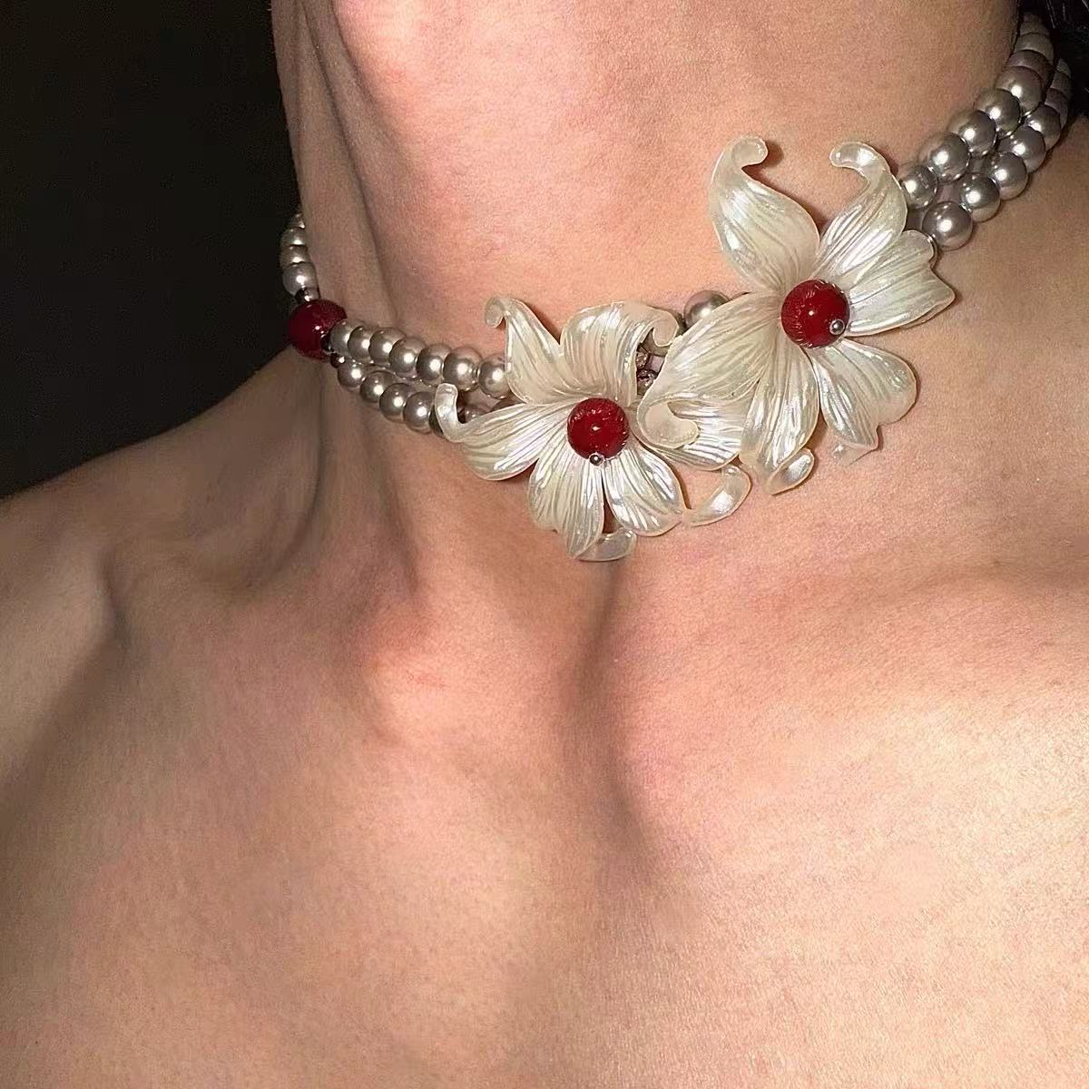 Wholesale Pearlescent Iris French Retro Pearl Flower Double-Layer Choker Necklace,  Fashion Accessory for Women