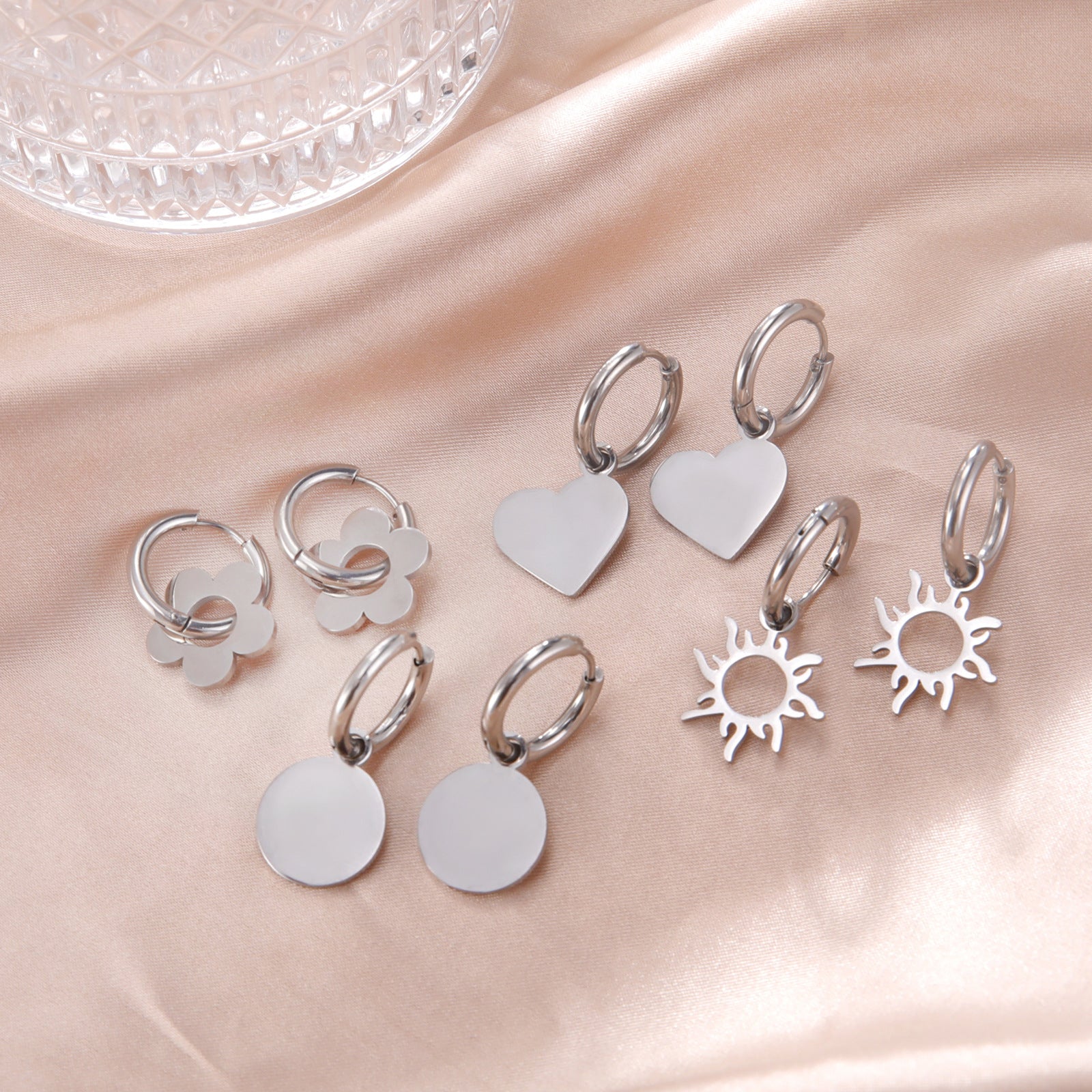 Wholesale Electroplated Stainless Steel Heart-Shaped Earrings Simple Western Style Women Fashion Jewelry Accessory Boutique Resale