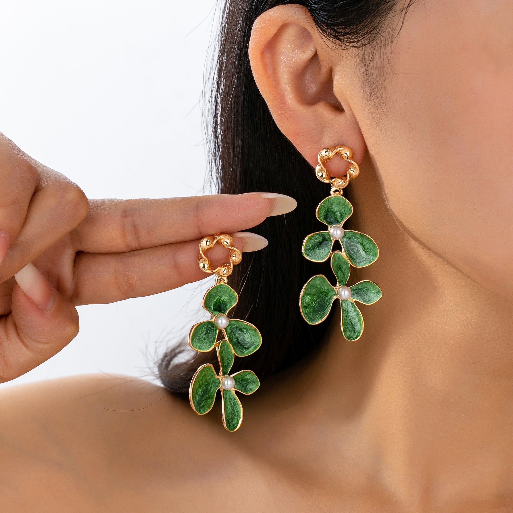 Wholesale Retro Green Floral Drop Earrings Alloy Fashion Accessory For Women Daily Party Vacation