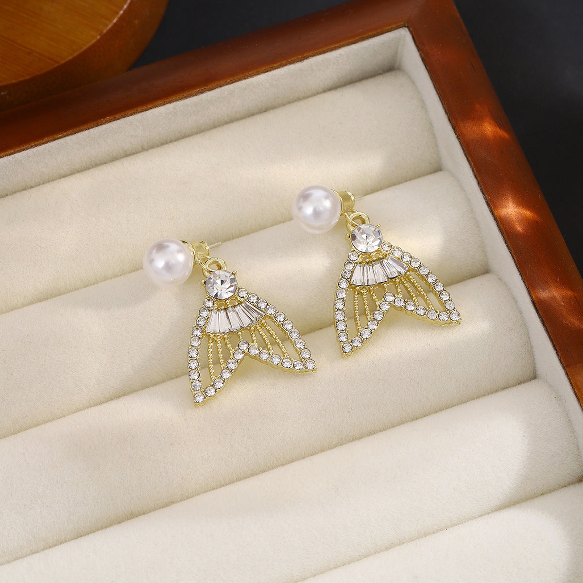 Wholesale Light Luxury Diamond Fishtail Silver S925 Needle Earrings ACC-ES-ZhuiWo005