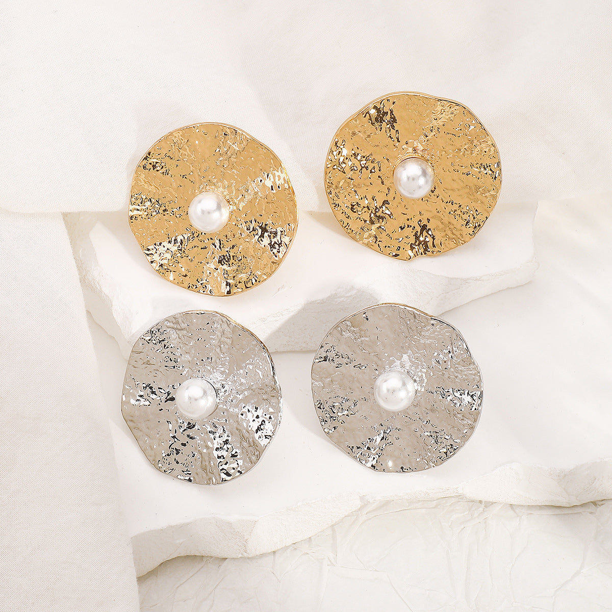 Anello elegante con perla rotonda in metallo retrò all'ingrosso