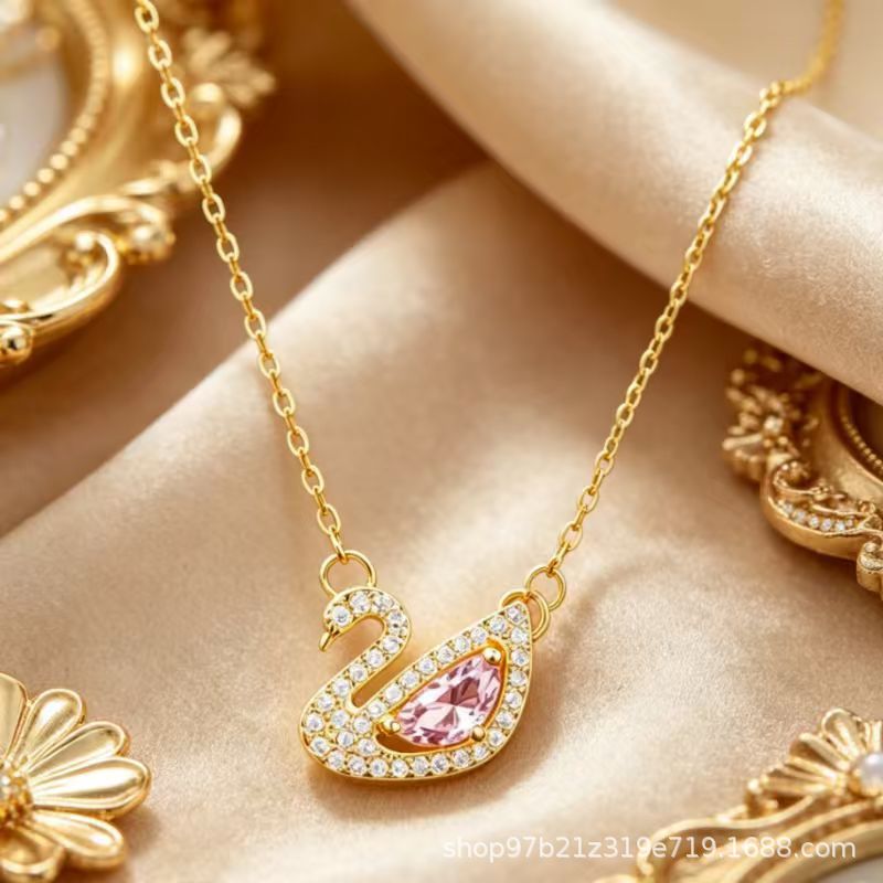 Wholesale Sweet Four-Leaf Flower Clavicle Chain - Titanium Steel,  Non-Fading,  Gemstone Accents - Boutique Resale Jewelry