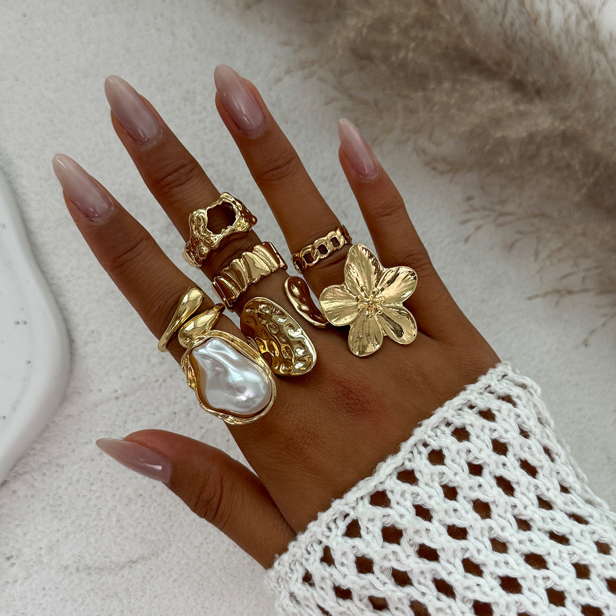 Wholesale Exaggerated Baroque Vintage Imitation Pearl Flower Ring Fashion Jewelry Accessory