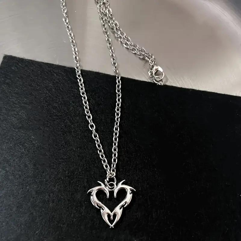 Wholesale Fashion Women' s Alloy Pendant Necklace with Vortex Irregular Pattern Jewelry Accessory