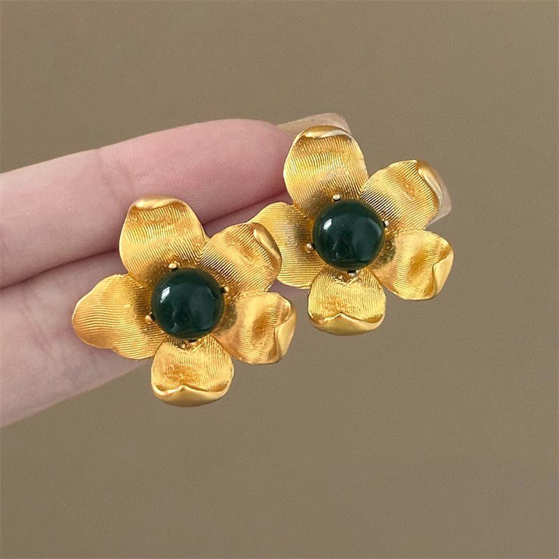 Wholesale  Metal Flower Earrings Light Luxury  Earrings