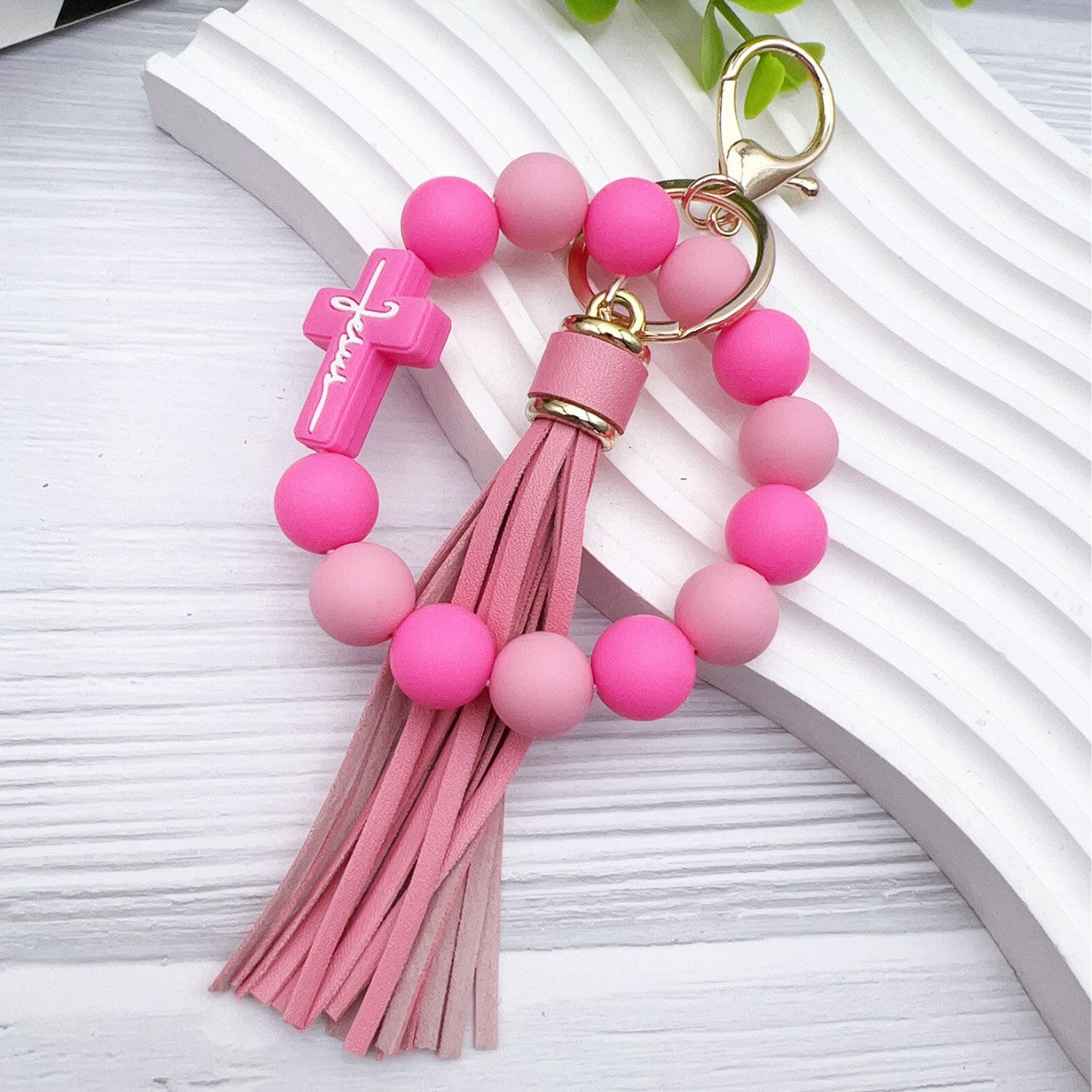 Wholesale Trendy Cross Bead Bracelet Keychain Silicone Wristband Bag Charm For Women