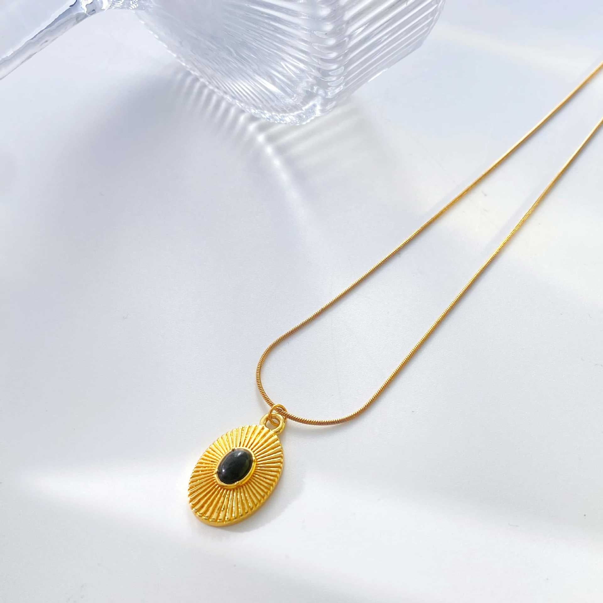 Wholesale Light Luxury Geometric Cat' s Eye Stone Necklace Stainless Steel Gold Plated Jewelry Accessory