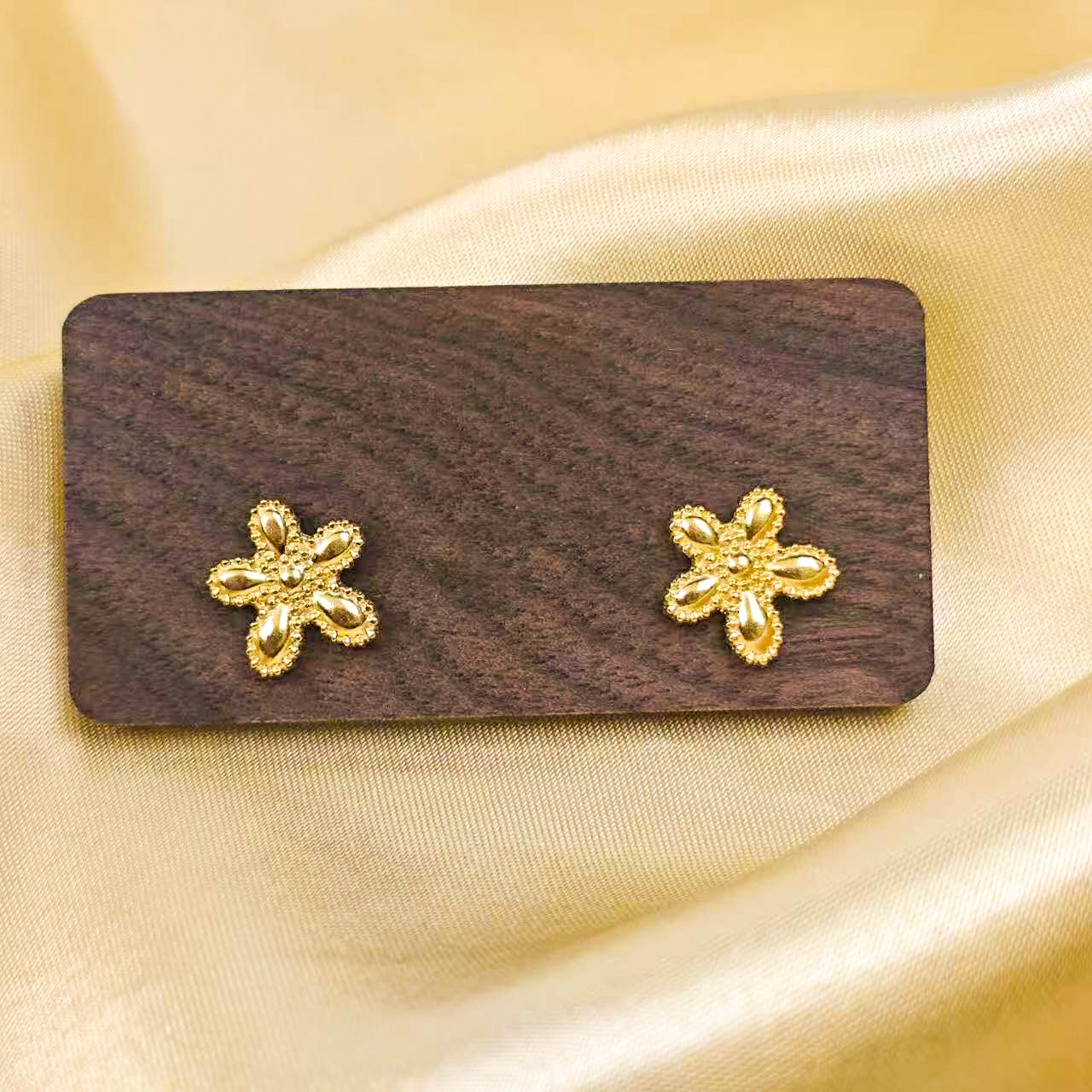 Wholesale Titanium Steel Flower Earrings Simple Style Jewelry Accessory for Everyday Wear