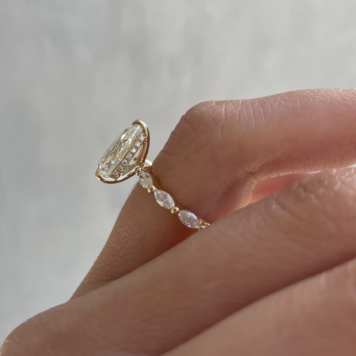 Wholesale Sanjie European and American Fashion New Zircon Drop Shape Ring Women' s Simple Large Zircon Ring Jewelry Ring