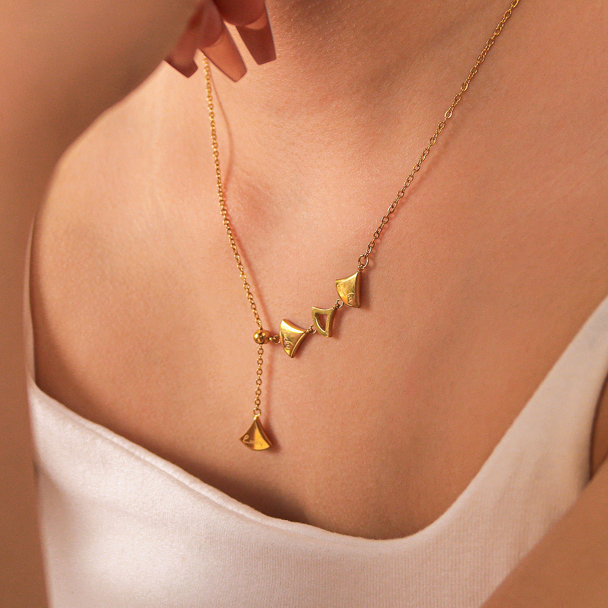 Wholesale Light Luxury Fan-shaped Skirt Stainless Steel Necklace Choker Necklaces ACC-NE-Xiny006