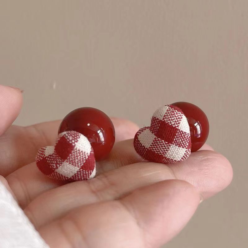 Wholesale red and white plier love red beads earrings
