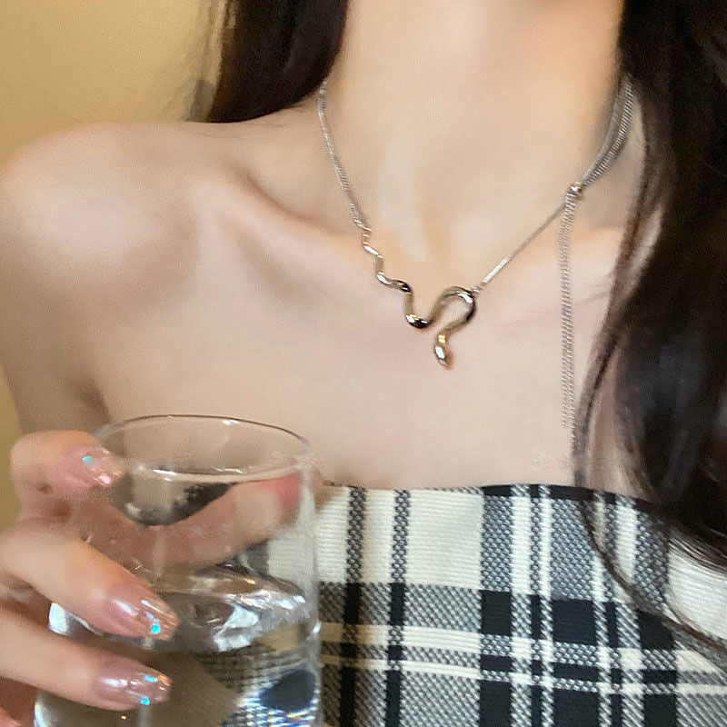 Wholesale Double-layer chain snake-shaped pendant necklace