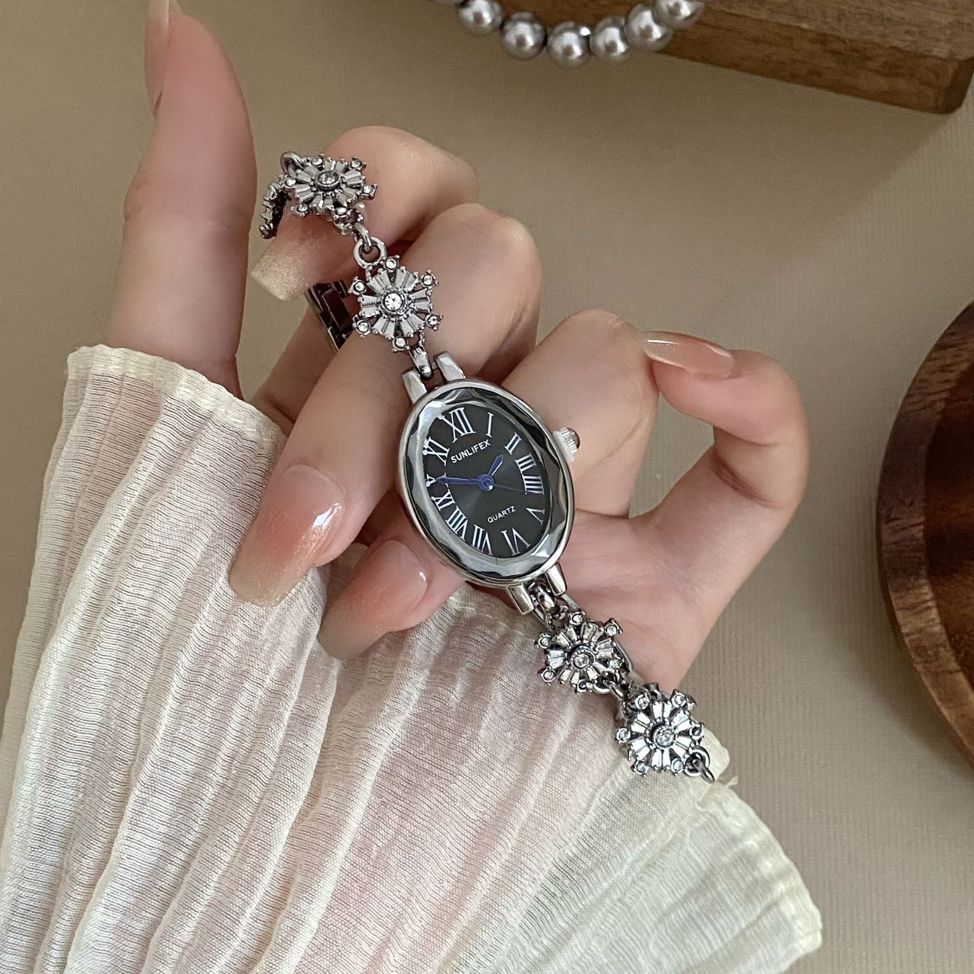 Wholesale Fashion Women S Oval Quartz Bracelet Watch Chic Everyday Timepiece Jewelry Accessory For Boutique Resale