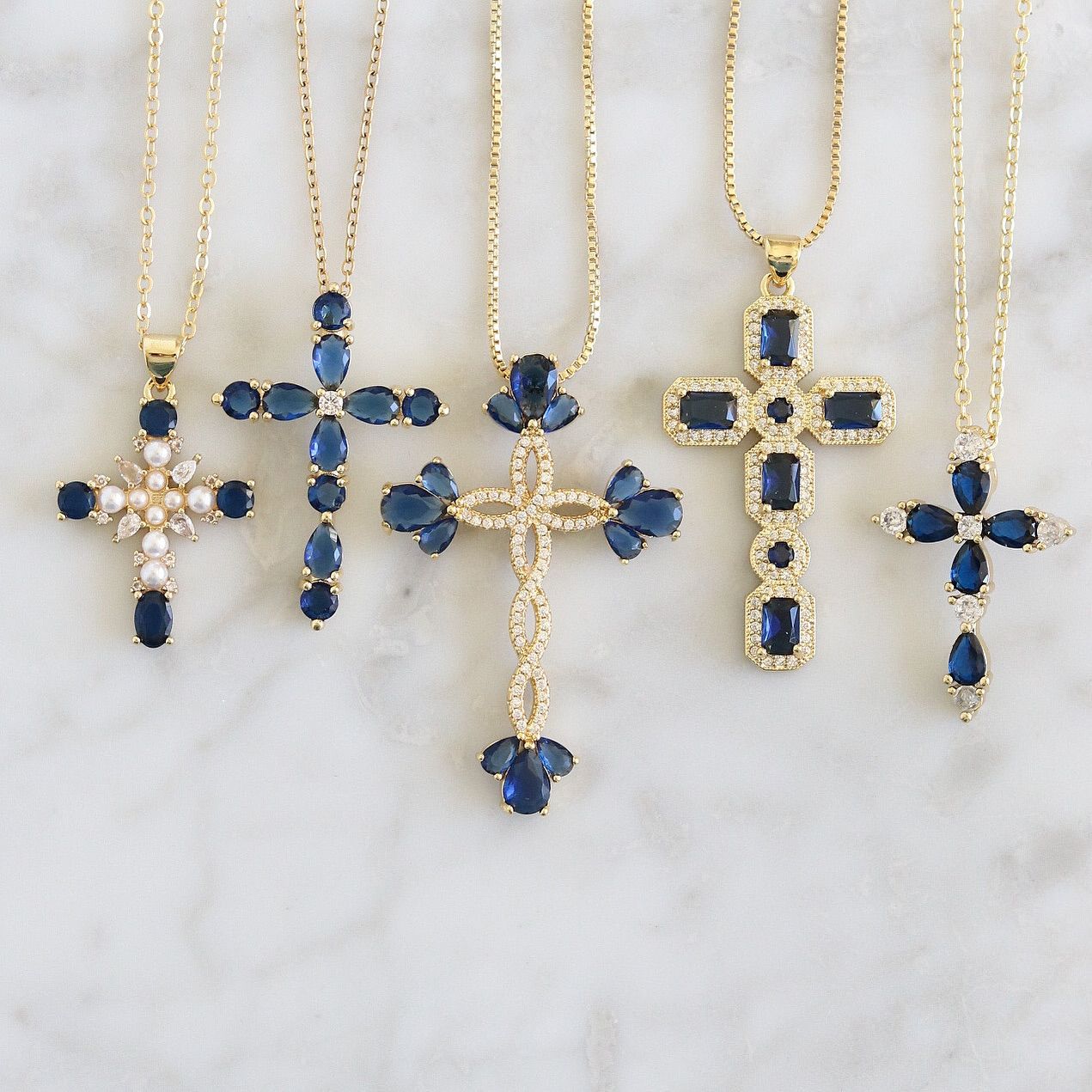 Wholesale Minimalist Cross Pendant Necklace with Rhinestones Zinc Alloy Electroplated Jewelry Accessory for Women Boutique Resale