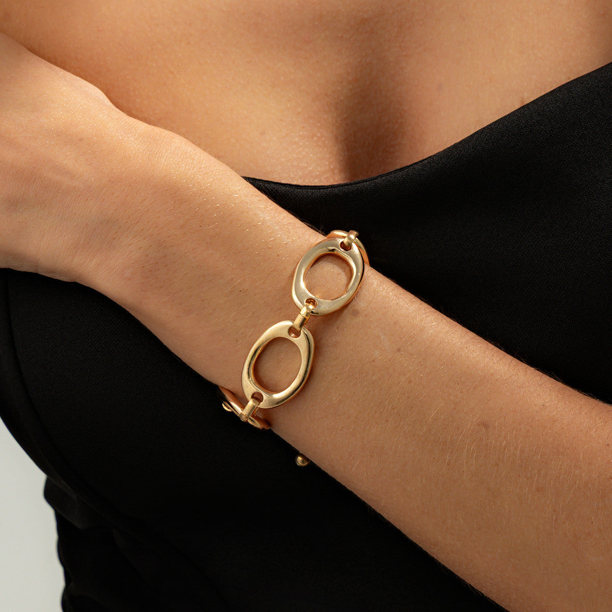 Wholesale Design Irregular Geometric Metal Cut Out Chain Necklace