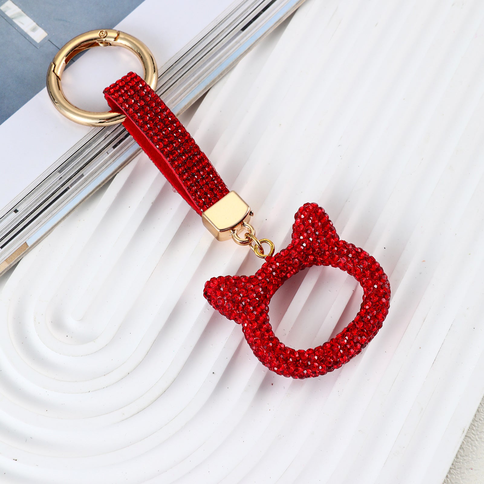 Wholesale hollowed-out cat head keychain