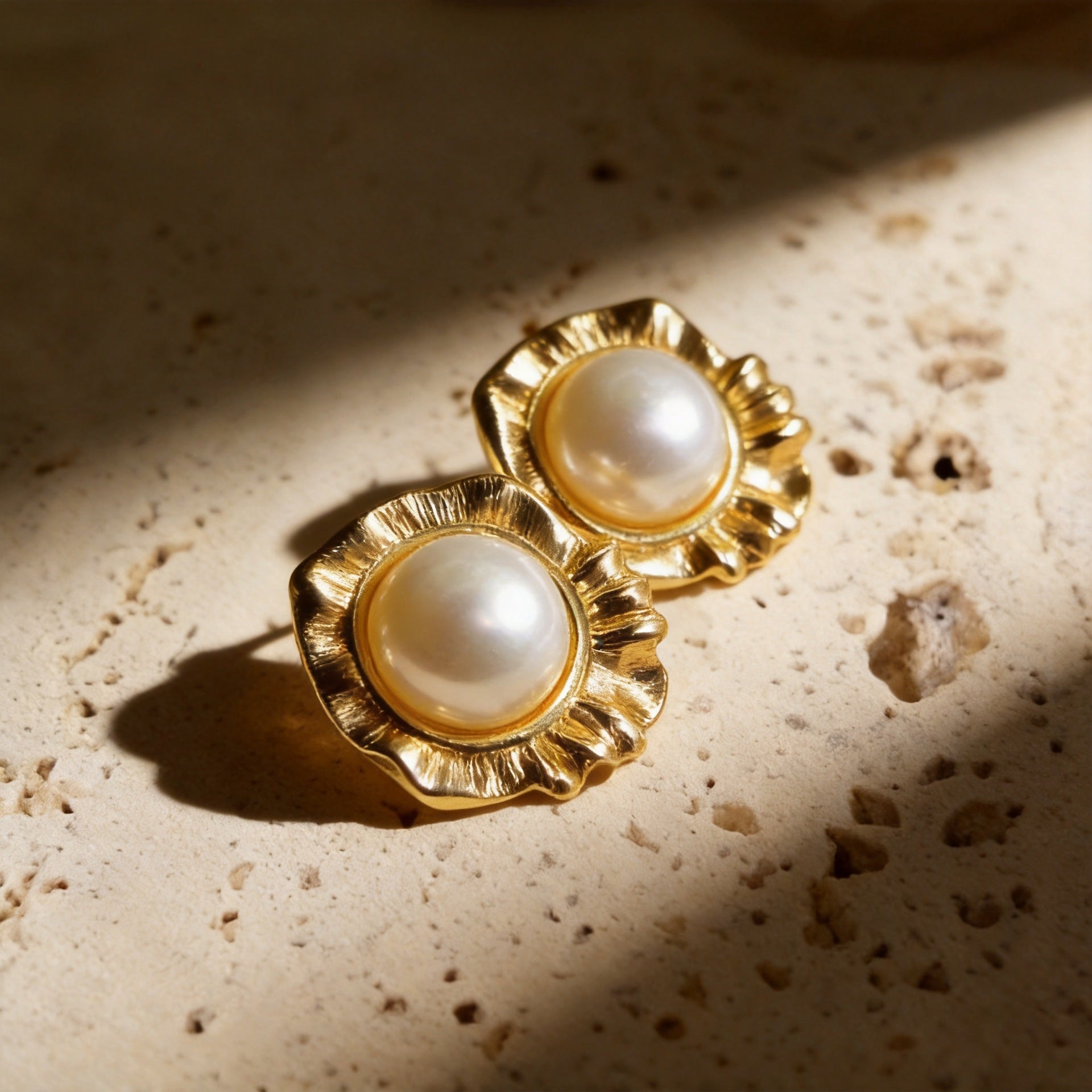 Wholesale Vintage Gold Flower Stud Earrings for Women,  Stainless Steel Chic Jewelry,  Party Fashion Accessory