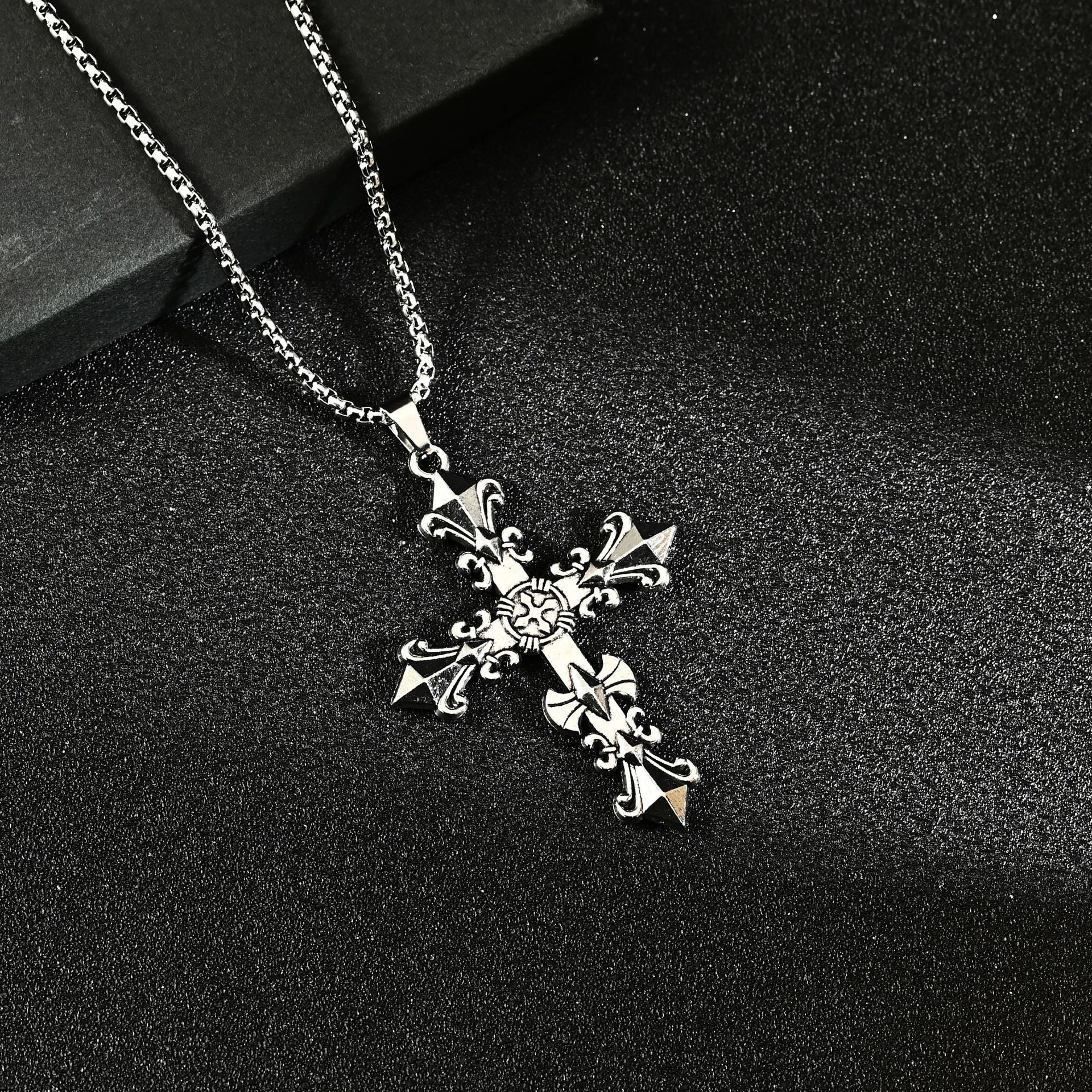 Wholesale Retro European Cross Pendant Necklace For Men Titanium Steel Fashion Jewelry Accessory Chic Everyday Gift