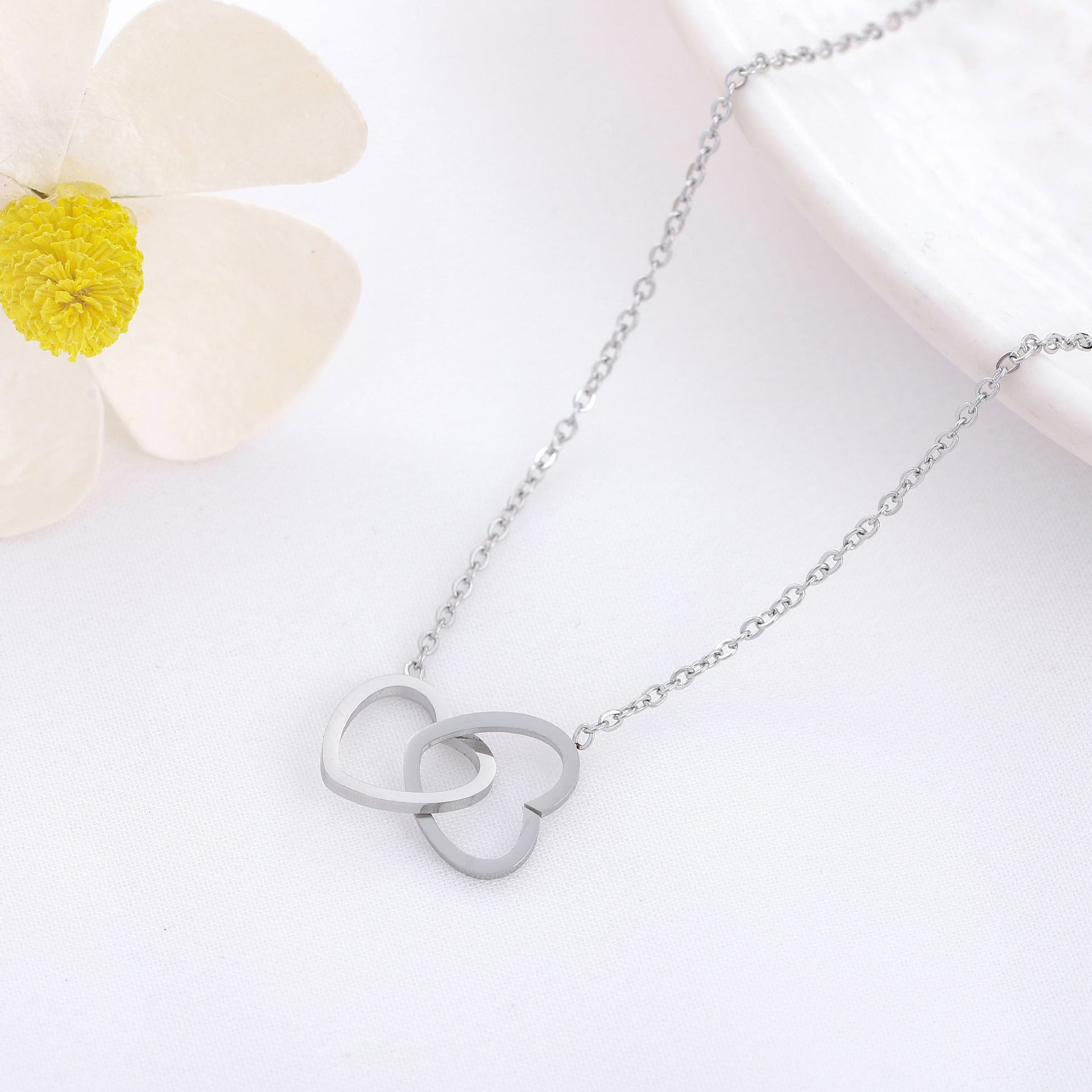 Wholesale Titanium Steel Non-Fading Love Interlocking Necklace