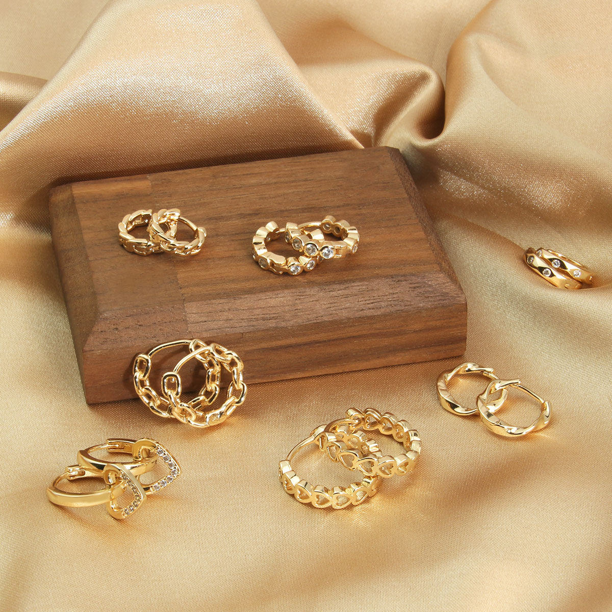 Wholesale Geometric Hollow Love Copper Gold Plated Micro-Inlaid Zirconia Earrings Hoop Earrings ACC-ES-BaiTian001