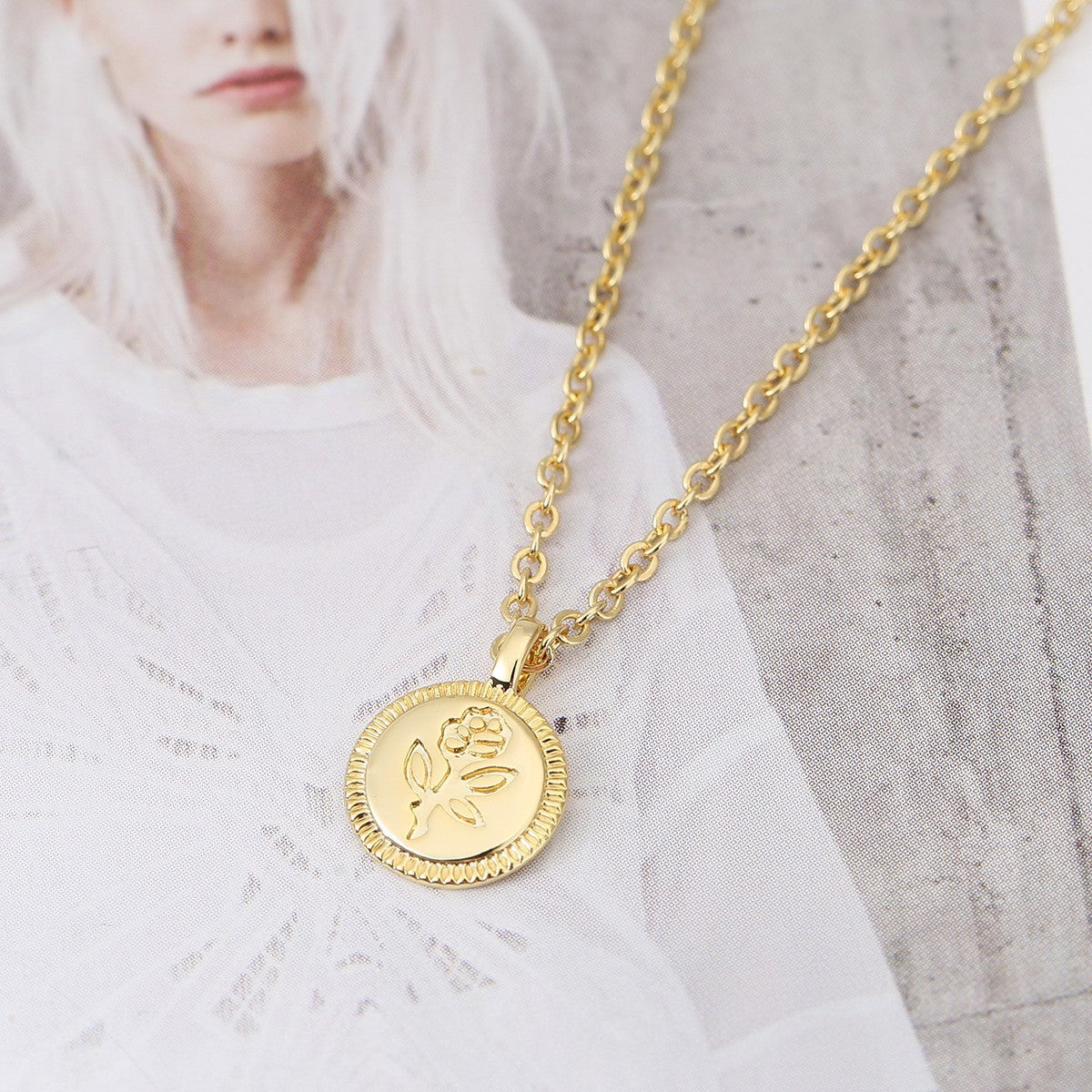 Wholesale  Round Lace Flower Necklace