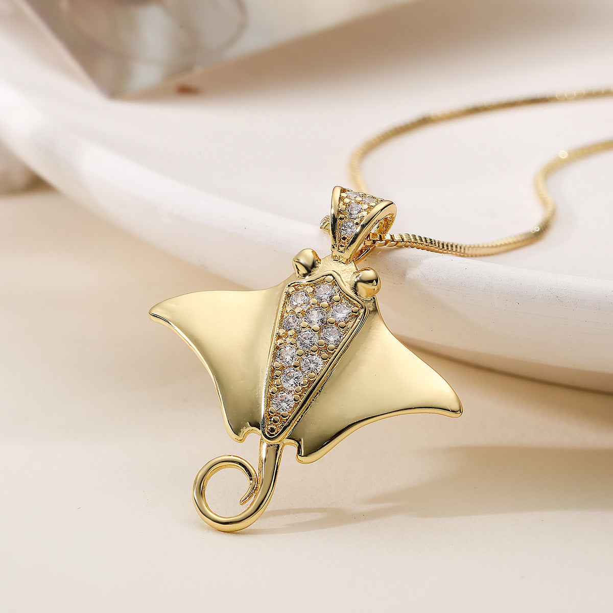 Wholesale Chic Women S Gold Plated Copper Zircon Turtle Pendant Necklace Layering Jewelry Party Gift Accessory Boutique Resale