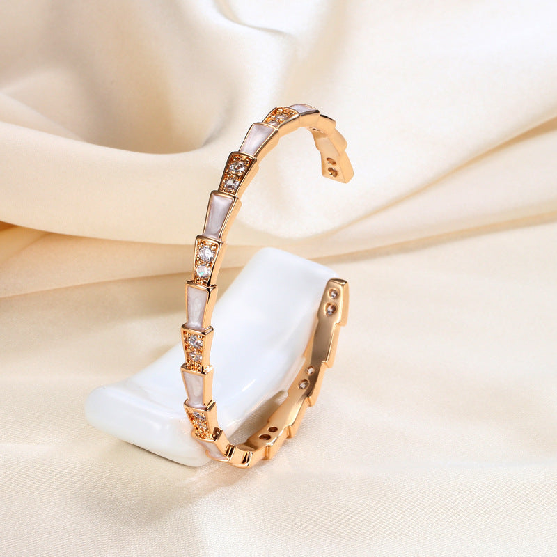 Wholesale Mother-of-Pearl Snake Design Open Bracelet,  Copper Electroplated,  Trendy Jewelry Accessory