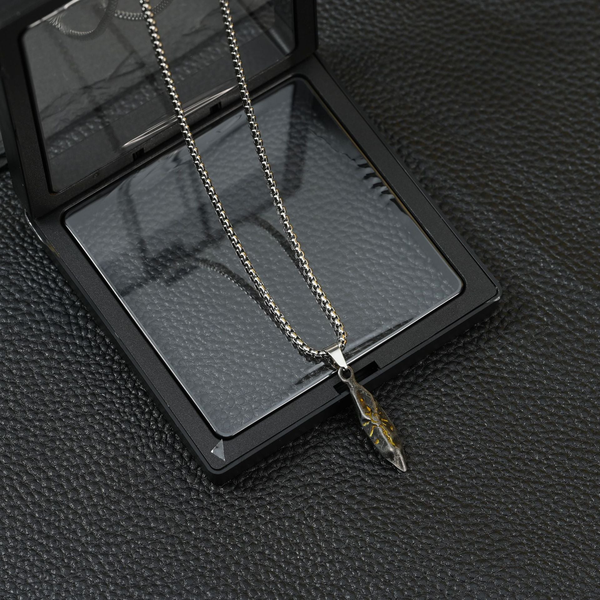 Wholesale Retro wishing stone necklace trendy men' s personality neutral wind meteorite color matching pendant cool men' s hip hop sweater chain