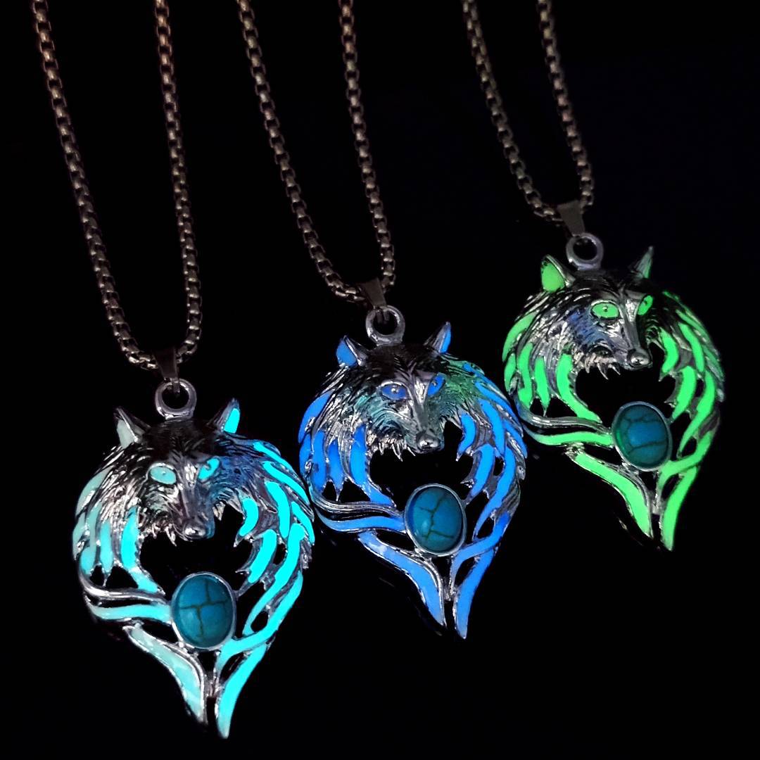 Wholesale Dark Wolf Head Vintage Turquoise Diamond Luminous Men' s Pendant