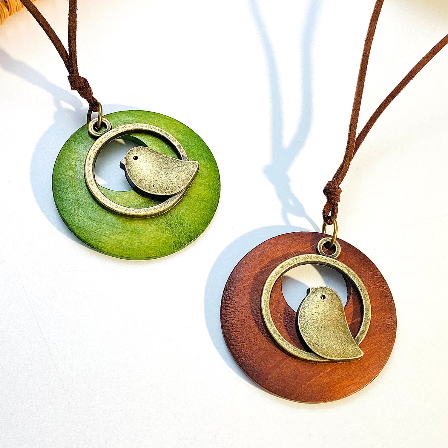 Wholesale Vintage Ethnic Green Wooden Bird Pendant Long Necklace for Women Fashion Accessory