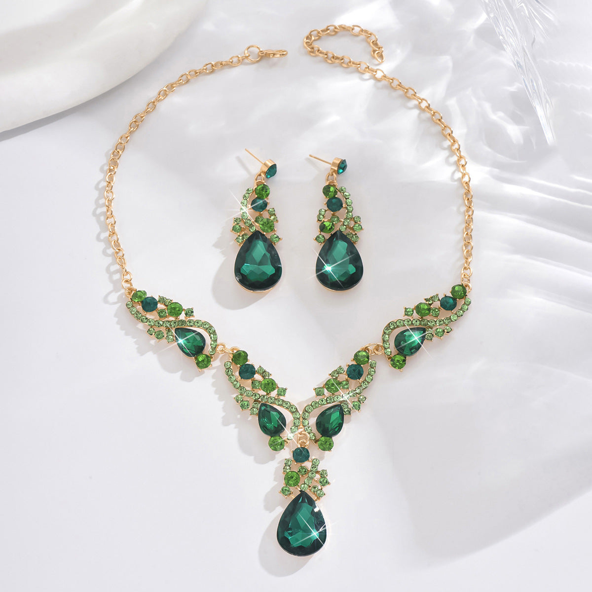 Wholesale Electroplated Alloy Vintage Water Drop Necklace and Earrings Set Party Wear Fashion Accessory