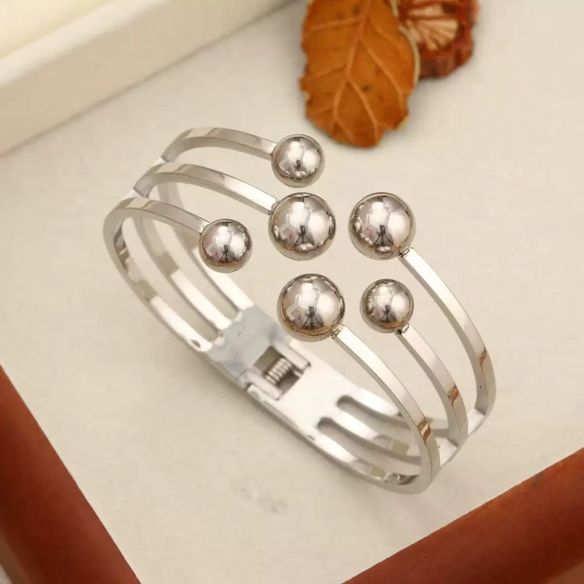 Wholesale Fashion Titanium Steel Gold Bracelet That Does Not Fade