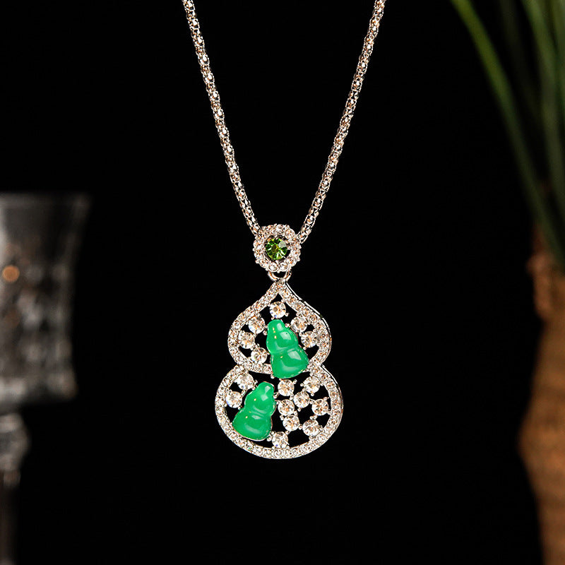 Wholesale New Chinese Style Green Pendant Necklace Long Chain Fashion Accessory for Women Boutique Resale