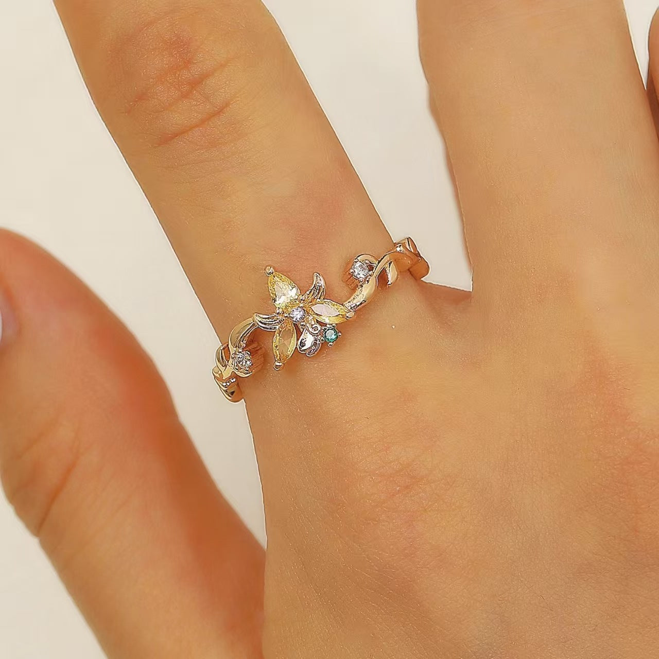 Anello aperto regolabile all'ingrosso del fumetto variopinto del fiore di zircone