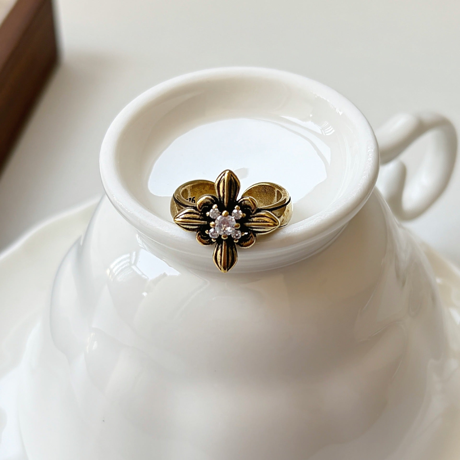 Wholesale Vintage European Style Adjustable Open Ring with Cross Iris Design Copper Plated Jewelry Accessory